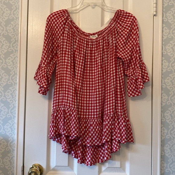 - BeachLunchLounge Elastic neck top. Ruffle at bottom and on sleeves. Size… - Picture 2 of 3